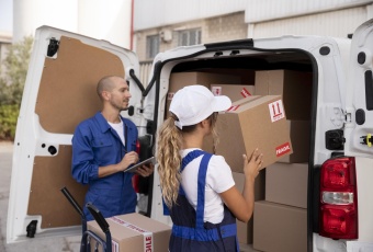 Wynajem auta dostawczego a ubezpieczenie – co masz w cenie, a za co możesz dopłacić