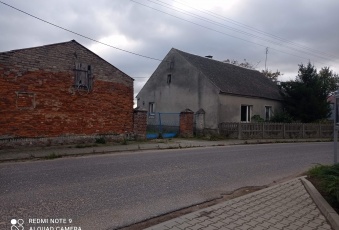 Działka siedliskowa z zabudowaniami 0,7 ha, 