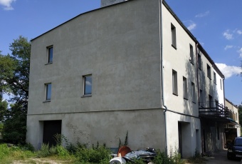 Budynek 3 kondygnacyjny w zabudowie szeregowej