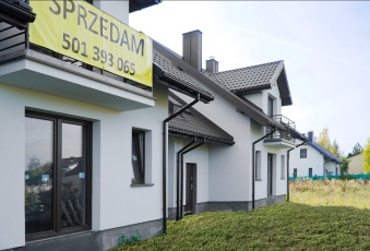 Dom na sprzedaż w Błonie   o powierzchni 162 mkw