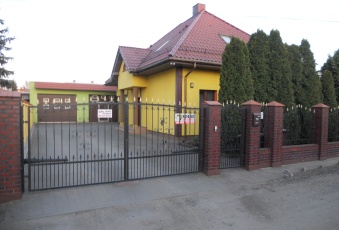 Dom jednorodzinny i budynek użytkowy sprzedam 