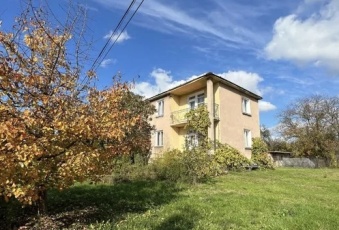 Dom z dużą działką z potencjałem komercyjnym.