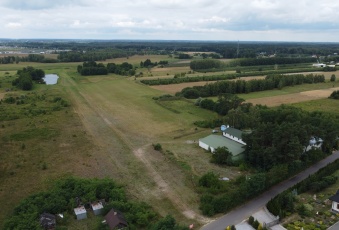 Działka z zabudowaniami