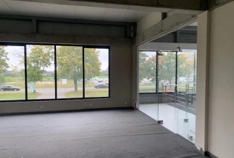 180m2 -Witryny duży parking I piętro