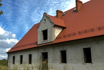 Dom na sprzedaż w Namysłów  Brzezinka o powierzchni 470 mkw