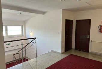 Komercja na wynajem w Kraków Podgórze Opatowicka o powierzchni 11 mkw