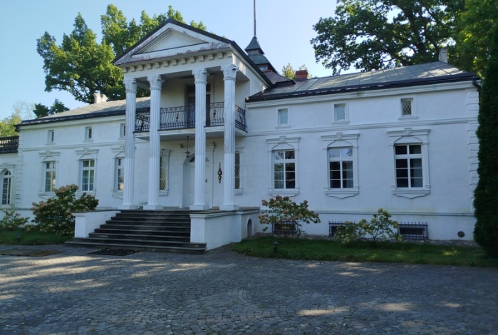 Dom na sprzedaż w Gniew   o powierzchni 1075 mkw