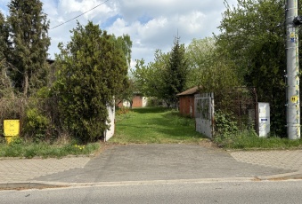 Działka z garażami, pozwoleniem na bud. projektem.
