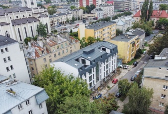  Duży salon, 3 lub 4 pokoje, balkon, kameralnie
