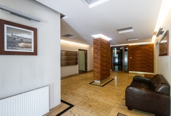 Komercja na sprzedaż w Kraków Podgórze Zakrzowiecka  o powierzchni 64 mkw