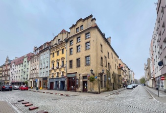 Narożna kamienica przy ul. Długiej 6