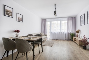 | Pruszków | bezpośrednio | do wejścia | 