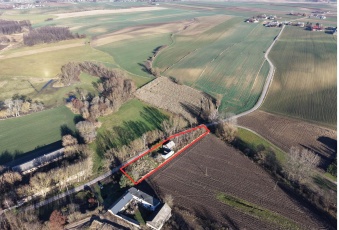 Działka z domem i zabudowaniami 5 km od Ćmielowa