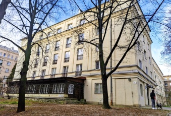 Duże 3-pok. kuchnia,2 balkony francuskie. Piwnica.