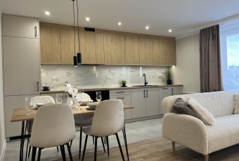 3 pokoje po generalnym remoncie z balkonem 