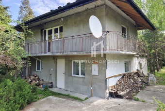 DOM W MIEJSCOWOŚCI FOLUSZ