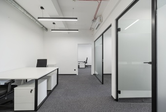 Umeblowane biuro/5 gabinetów/salka konferencyjna