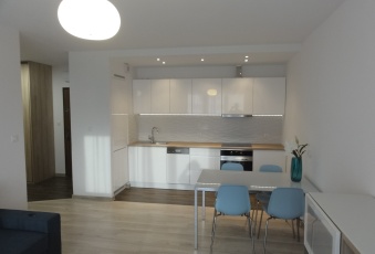 Wynajem-mieszkanie z miejscem garażowym i komórką