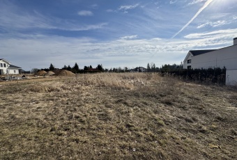 Przestronna działka w Baranowie z WZ- bezpośrednio