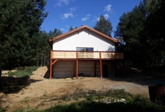  DOM WŚRÓD LASÓW I JEZIOR – MOKINY DZIAŁKA 3000 m²