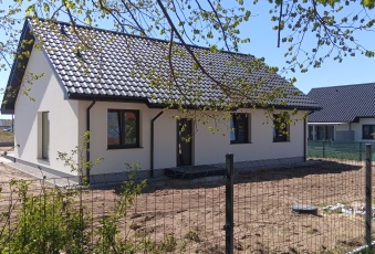 Dom wolnostojący parterowy Dz. 1001 m.kw od zaraz.