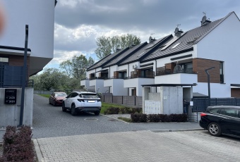 Szeregówka | 3 kawalerki | udok. 6700 zł | netto