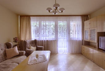 3 pokoje kuchnia duży balkon. Blok pośród drzew