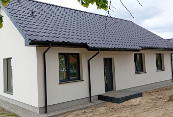 Dom wolnostojący parterowy Dz. 1001 m.kw od zaraz.