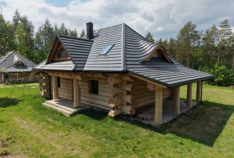 Wyjątkowy dom z bala świerkowego nad jeziorem 
