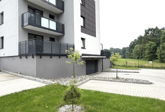 Kawalerka z dużym tarasem, komórką i m. parking