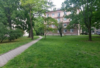 Trzypokojowe mieszkanie przy Placu Hallera