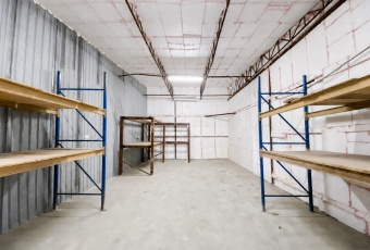 Magazyn 70 m2 Bartycka róg Czerniakowskiej!!!