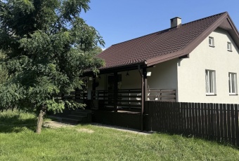 Całoroczny nieduży dom w stylu country. 