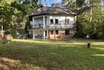 Dom z apartamentem przy jeziorze i lesie